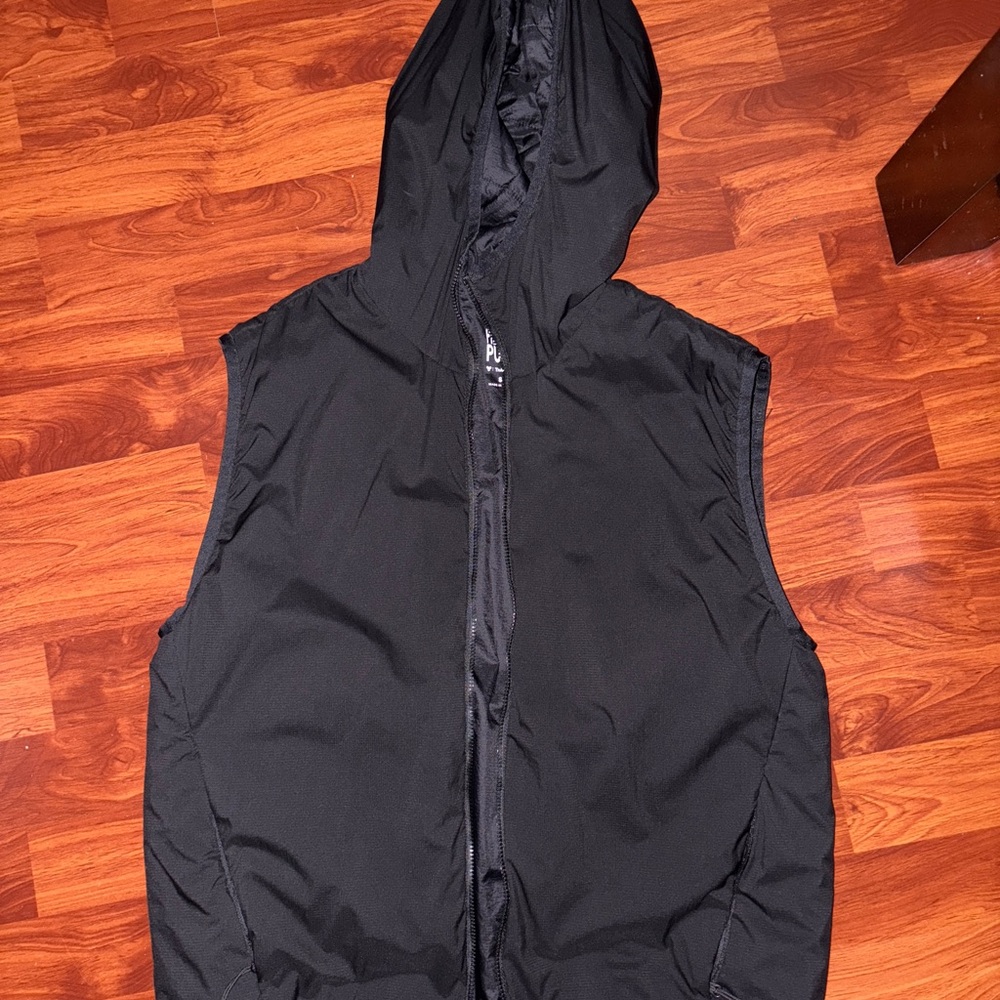 Aritzia TNA The Pillow Puff Women's Black Hooded Vest